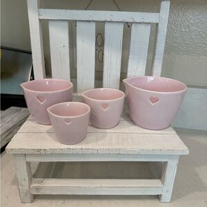 Rae DUNN pink with heart cutout measuring cups